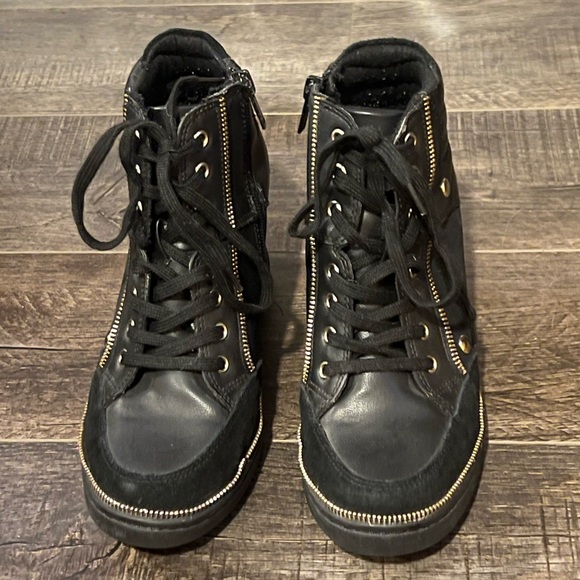 ALDO Ciambave Hidden Wedge Black Ankle Boot. Sneaker wedges. Black and gold - Picture 1 of 7